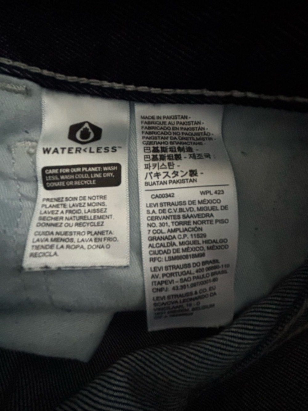 Levi's Men's Relaxed Dark Indigo Jeans - Picture 3 of 4
